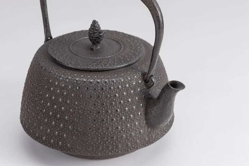 Iwachu - Iron kettle 18 type tortoise shell with shoulder