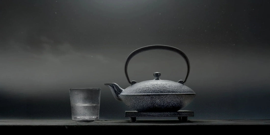 OIGEN's Summer Cast Iron Teapot: A New Way to Enjoy Chilled Sake on Warm Nights