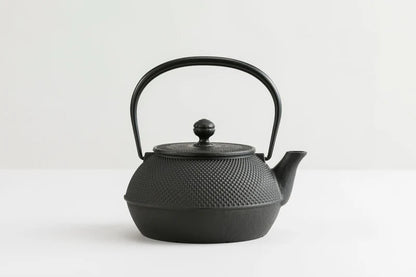 Iwachu - Iron kettle 7-inch Arare IH compatible (inner surface is kiln-fired)