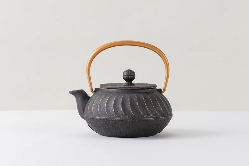 Iwachu - Teapot type 5 wave (goldblack)