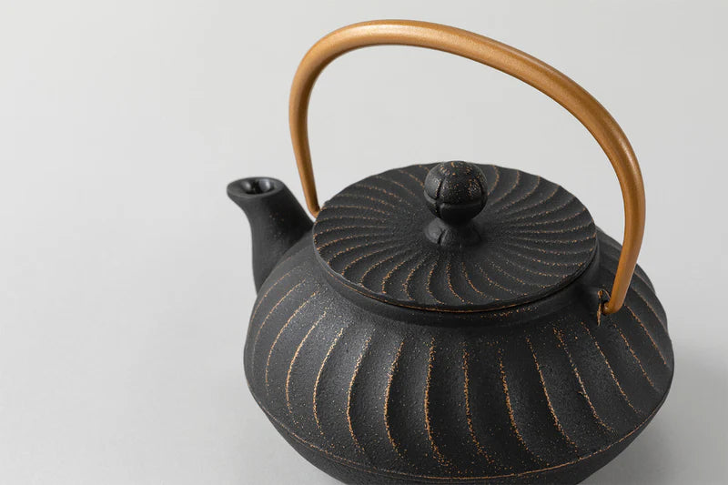 Iwachu - Teapot type 5 wave (goldblack)